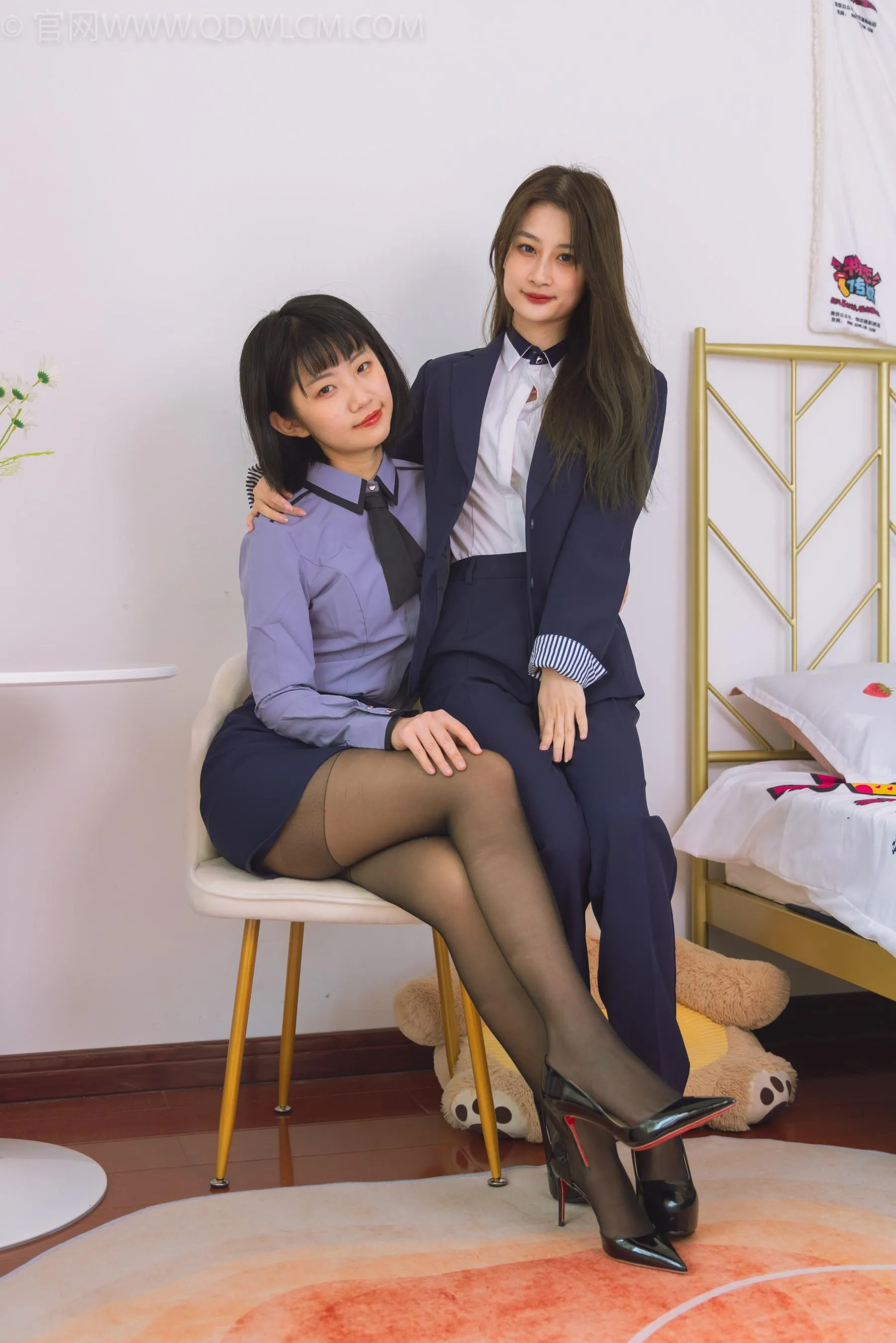 物恋传媒 NO.1498 暗月卿卿-办公室闺蜜 [151P]插图1